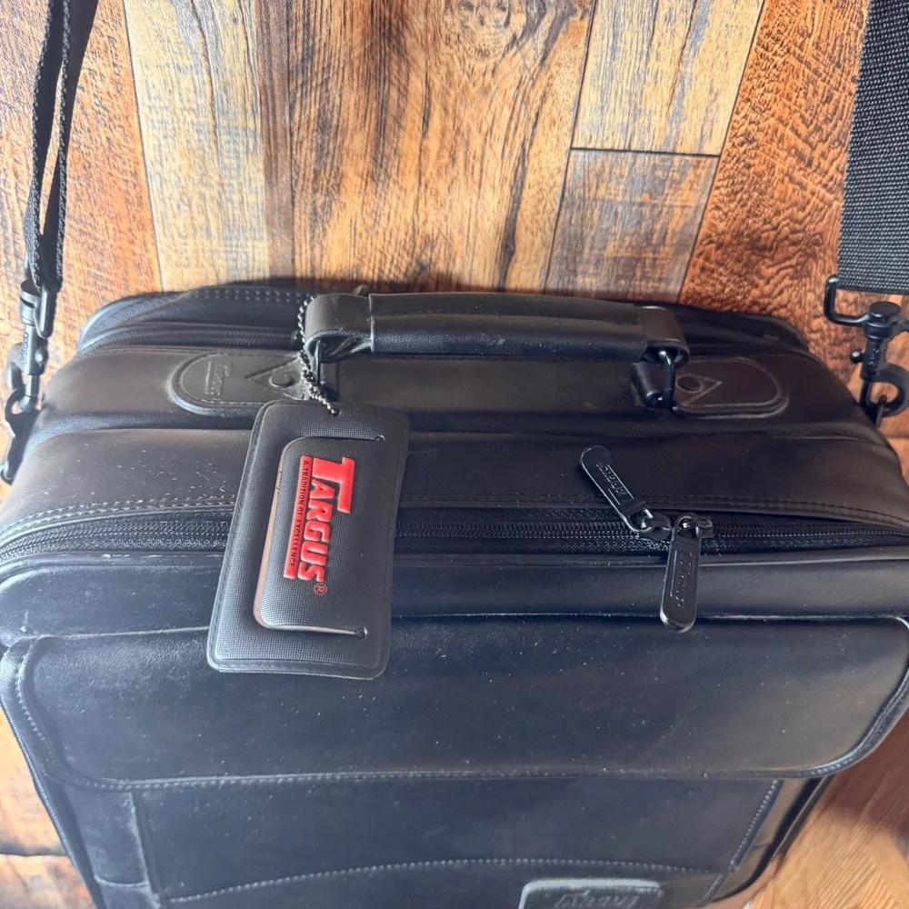 Targus Black Leather Laptop Bag Briefcase Messenger Shoulder Strap‎ Travel